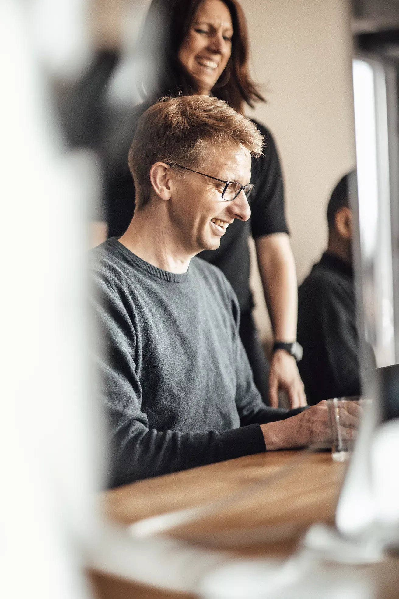 Das BICEPS-Team bei der gemeinsamen Arbeit an einer Unternehmenswebsite für mehr Sichtbarkeit und neue Kundenanfragen