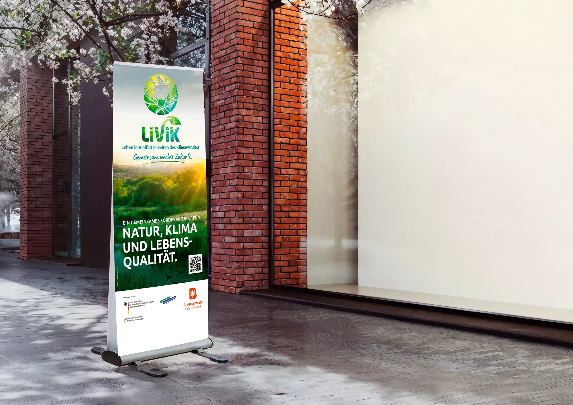 LiViK Corporate Design auf Roll-up und weiteren Werbemitteln