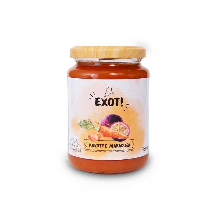 Zu sehen ist ein Marmeladenglas der Sorte Karotte-Maracuja.