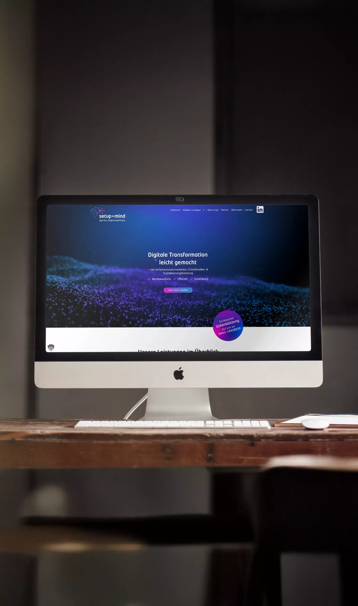 iMac, auf dem die Website von setup+mind mit dem Einstieg „Digitale Transformation leicht gemacht“ geöffnet ist.